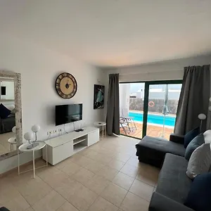 Oasis Blue - Beautiful 1 Bedroom On Private Complex With Pool , Tias Spain